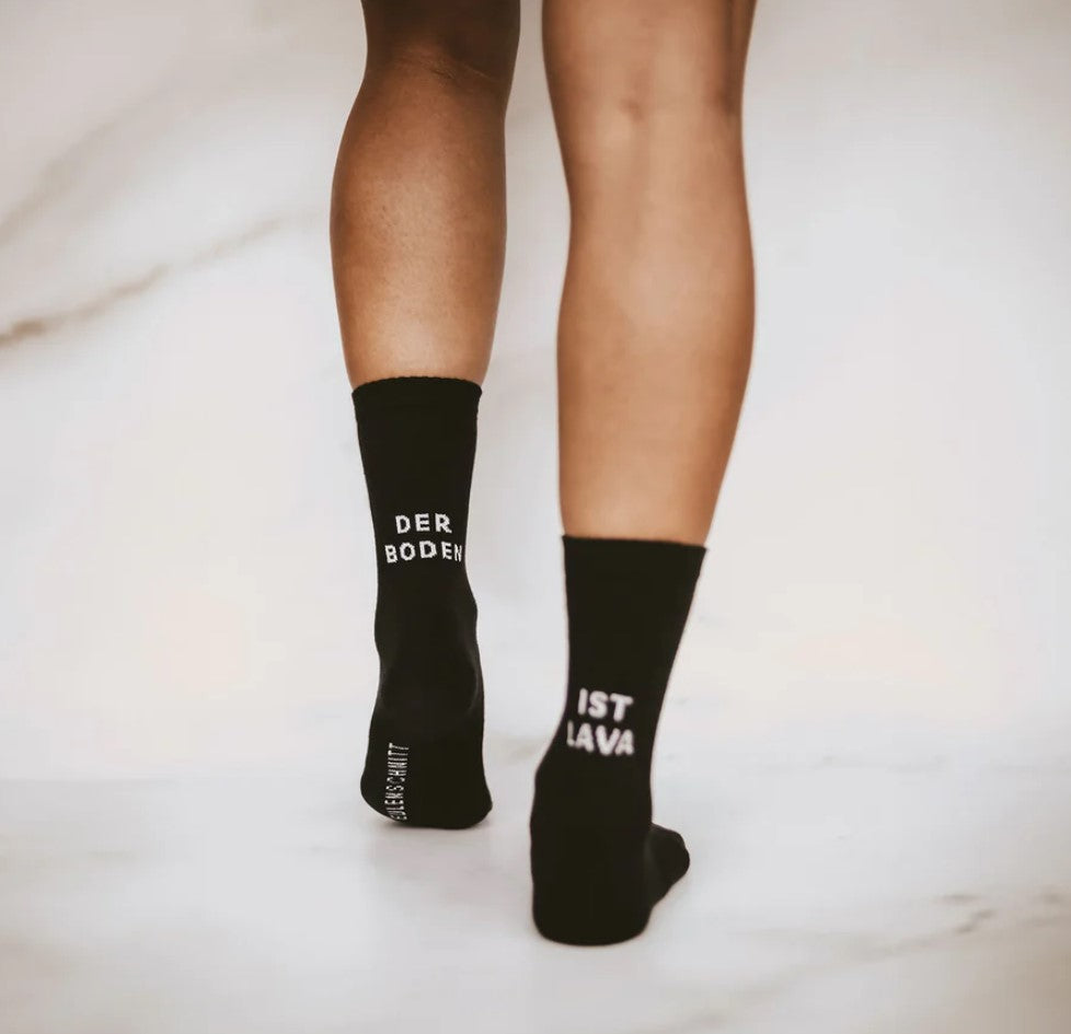 Eulenschnitt soc-046-047 Socken ''Der Boden ist Lava'' Bild2
