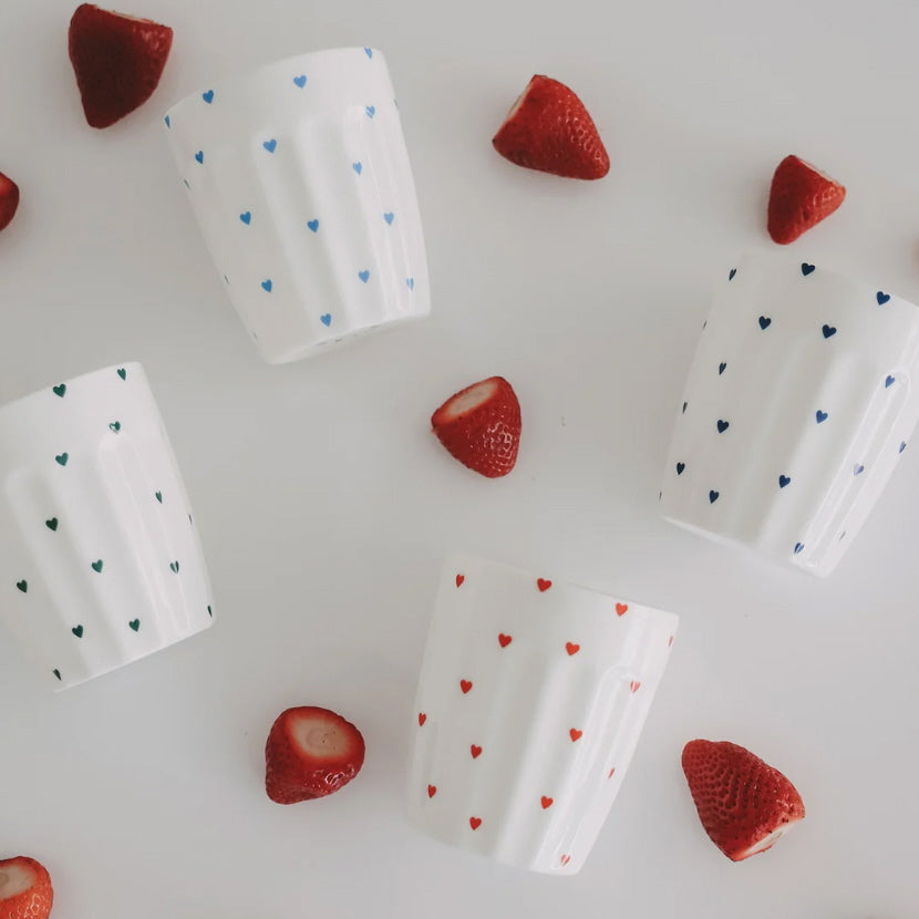 EULENSCHNITT - Becher "kleine Herzchen rot"