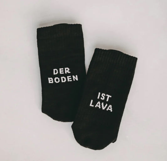 Eulenschnitt  soc-046-047 Socken ''Der Boden ist Lava'' Bild1